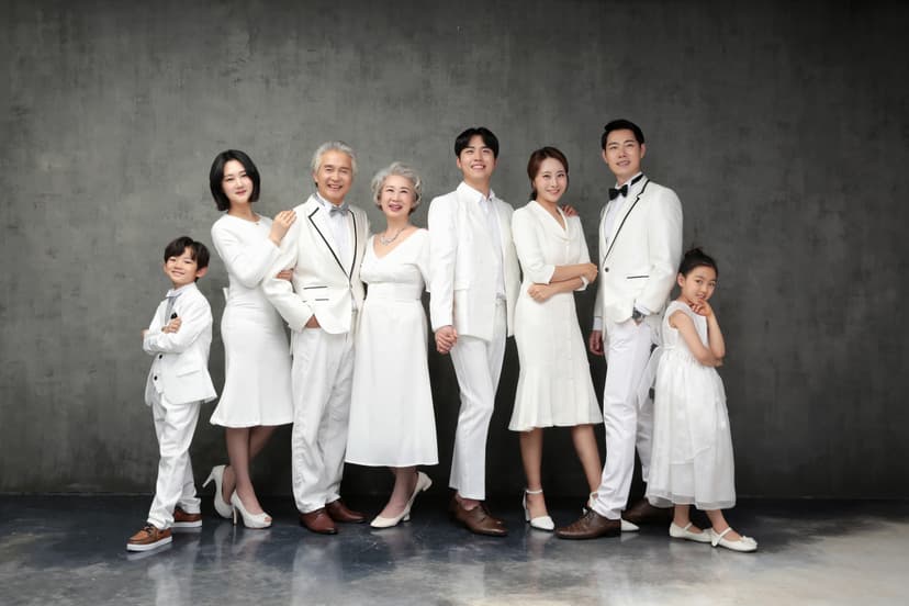 캐주얼 가족 사진 - 아름다운 의상의 가족 촬영