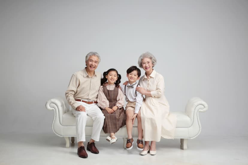 캐주얼 가족 사진 - 행복한 가족의 모습